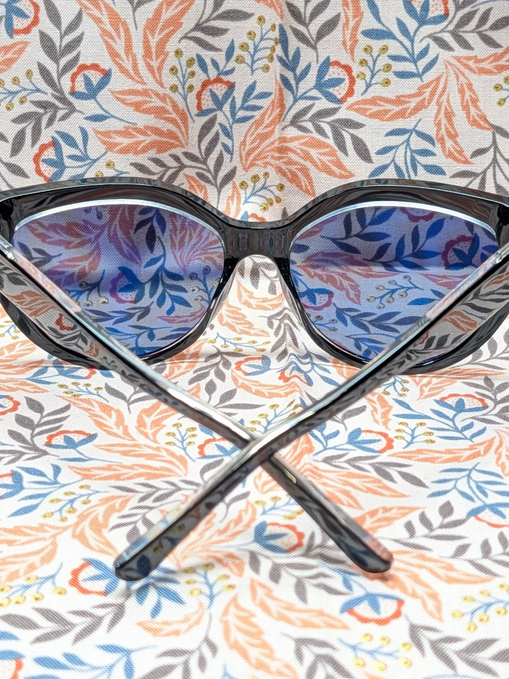 Kirkland Signature Black Crystal Polarized Cat-Eye Sunglasses M49